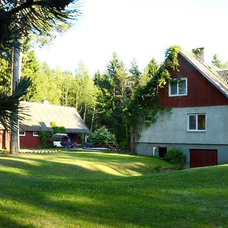 Kodumajutus Roosi Holiday Home *